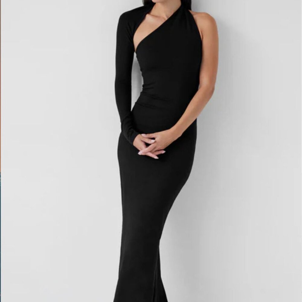 Marcella evening gown black, sleek, elegant